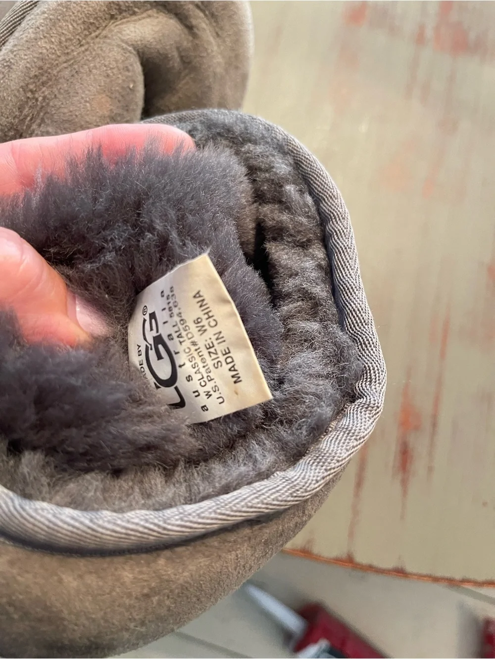 Women’s grey Ugg size 6 sherpa lined boot - Good pre loved condition